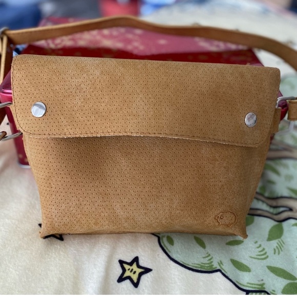 *COMBO * Tote bag plus multi bag or funny pack vegan leather camel pre loved 💕 - Picture 8 of 12